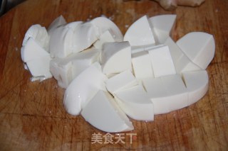 葱姜鳕鱼豆腐煲的做法步骤：3