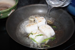 葱姜鳕鱼豆腐煲的做法步骤：6