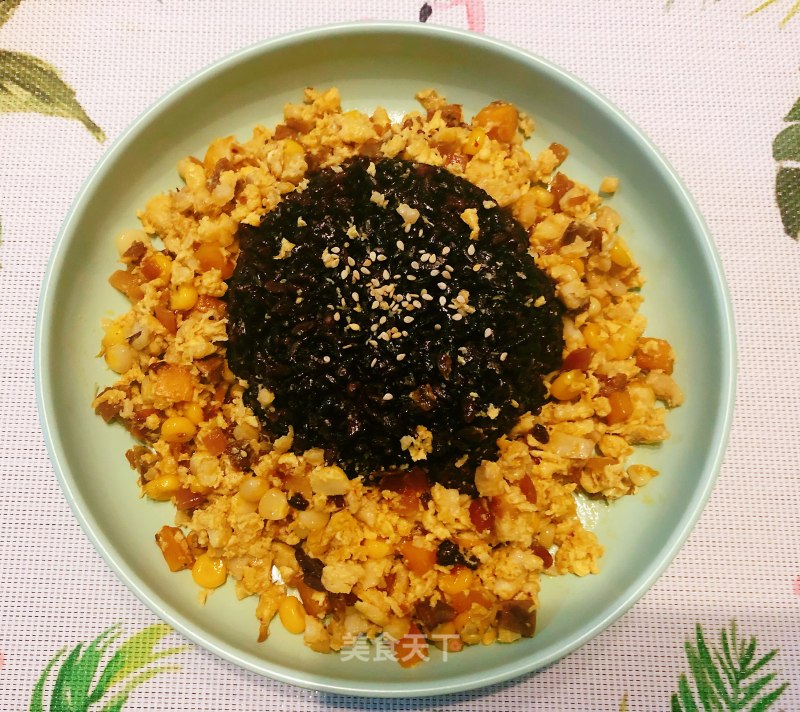 鳕鱼蛋花烩黑米饭的做法