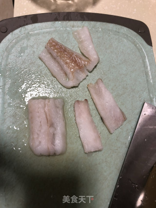 鳕鱼蛋花烩黑米饭的做法步骤：1