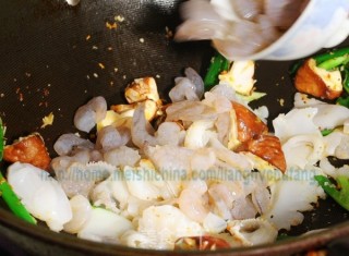 港式海鲜烩饭（加一种老火鸡汤的煲煮方法）的做法步骤：3