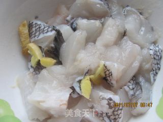 [苏菜]---香炸鳕鱼的做法步骤：2