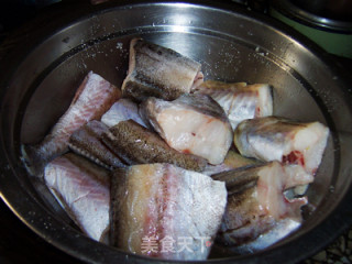 刺少肉鲜的---红烧鳕鱼的做法步骤：2