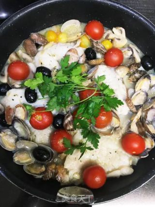 番茄鳕鱼蛤蜊烩蘑菇的做法步骤：4