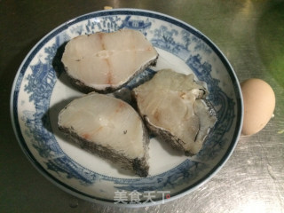 香煎鳕鱼---中国式的杂香鳕鱼做法的做法步骤：1