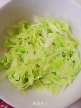 清新脆嫩——泰味鳕鱼蔬菜沙拉的做法步骤：2