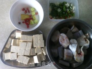 酸辣鳕鱼豆腐汤的做法步骤：1