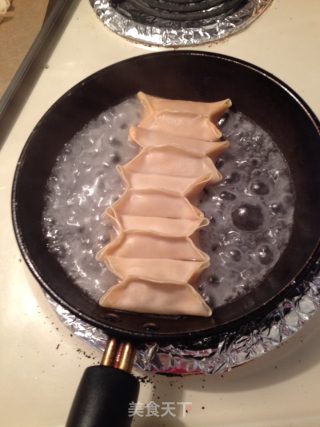 太平洋鳕鱼鸡肉蔬菜锅贴的做法步骤：4