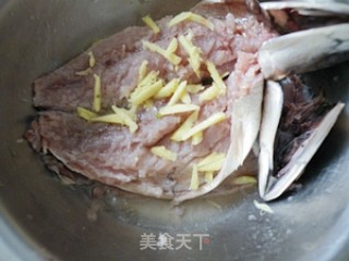 香酥鲅鱼的做法步骤：2