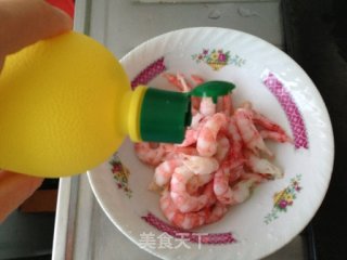 熏肉芥末鳕鱼卷 配鲜虾酸奶酱的做法步骤：2