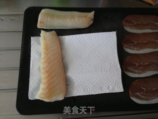 熏肉芥末鳕鱼卷 配鲜虾酸奶酱的做法步骤：5