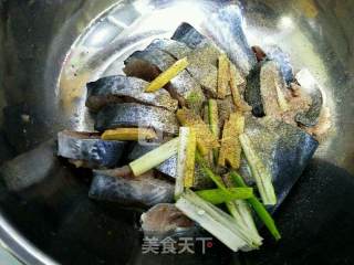 柠香煎鲅鱼的做法步骤：3