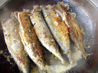 家常菜----烧鲅鱼的做法步骤：3