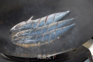 酸梅煮鲅鱼的做法步骤：3