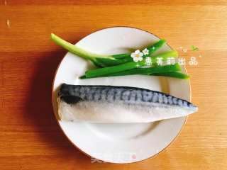 惠美莉私房菜日本料理系列之味噌煮鲅鱼的做法步骤：1