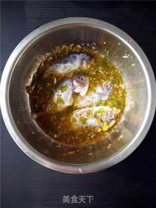 【四川】香辣烤鲳鱼的做法步骤：4