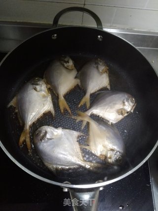 干煎小鲳鱼的做法步骤：4