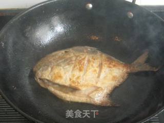 干烧鲳鱼的做法步骤：5
