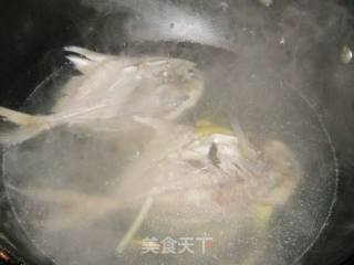 蒜味水煮鲳鱼的做法步骤：4