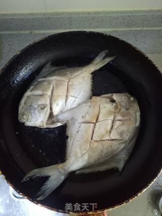 豉香烧鲳鱼的做法步骤：4