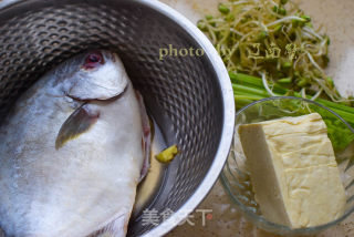 豆腐烧鲳鱼的做法步骤：1