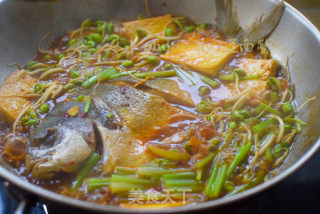 豆腐烧鲳鱼的做法步骤：10