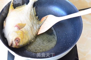 红烧鲳鱼的做法步骤：5