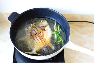 红烧鲳鱼的做法步骤：6