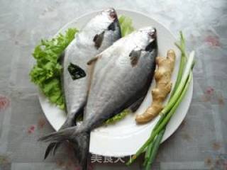 清蒸鲳鱼的做法步骤：1