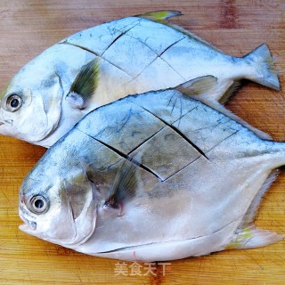 清蒸鲳鱼的做法步骤：2