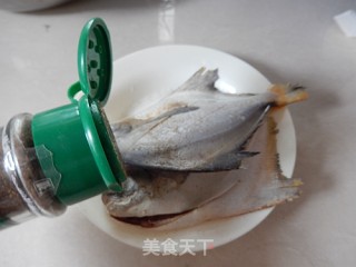 香煎鲳鱼的做法步骤：5