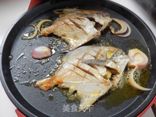 香煎鲳鱼的做法步骤：10