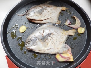 香煎鲳鱼的做法步骤：9