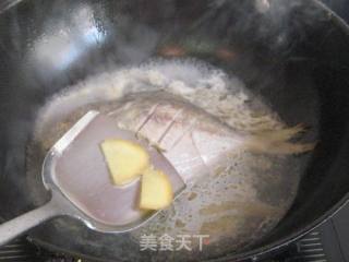 洋葱片红烧鲳鱼的做法步骤：4