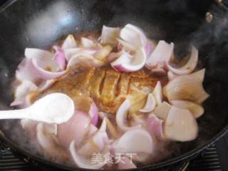 洋葱片红烧鲳鱼的做法步骤：8