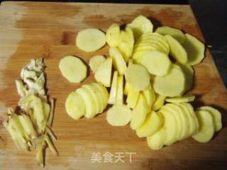 雪菜鲳鱼土豆汤的做法步骤：3