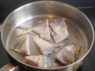 红腐乳鲳鱼豆腐煲的做法步骤：3