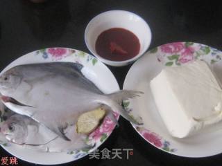 红腐乳鲳鱼豆腐煲的做法步骤：1