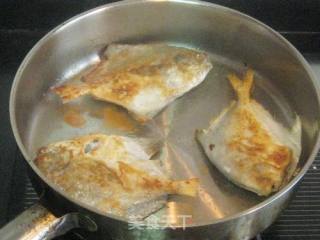 干煎鲳鱼的做法步骤：5