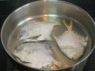 干煎鲳鱼的做法步骤：4