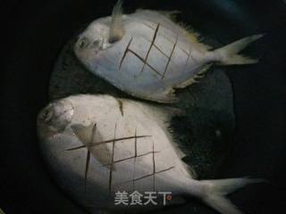红烧鲳鱼的做法步骤：3