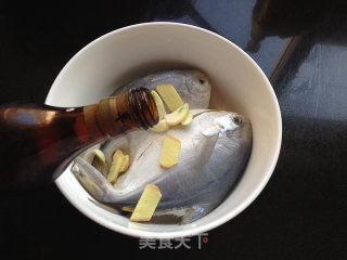 炸锅版炸鲳鱼的做法步骤：3