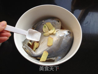 炸锅版炸鲳鱼的做法步骤：4