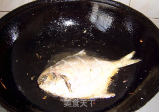 红烧鲳鱼的做法步骤：2