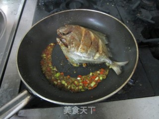 香煎鲳鱼的做法步骤：7