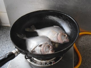 大蒜烧鲳鱼的做法步骤：5