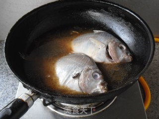 大蒜烧鲳鱼的做法步骤：9