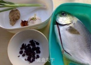陈皮鼓汁蒸鲳鱼的做法步骤：1