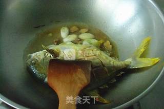 红烧鲳鱼的做法步骤：3