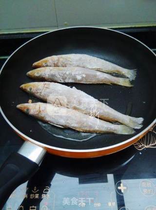 香煎沙丁鱼的做法步骤：3